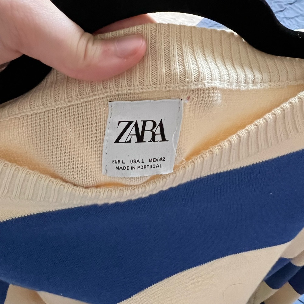 Zara men’s blue and white sweater. Very comfortable and warm. Worn once